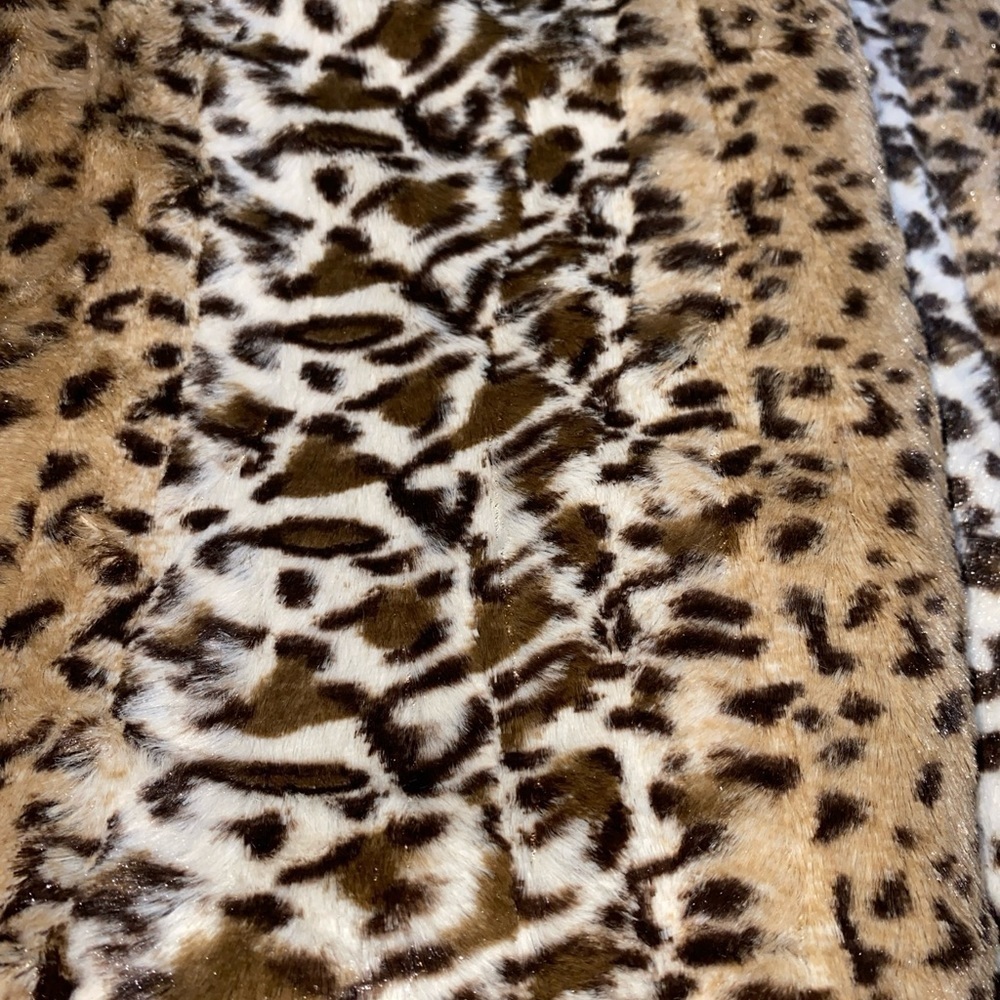 $198 New! Bella Home Luxury Soft Faux Fur Queen Blanket / Throw 3 Pc. Set - Picture 7 of 7